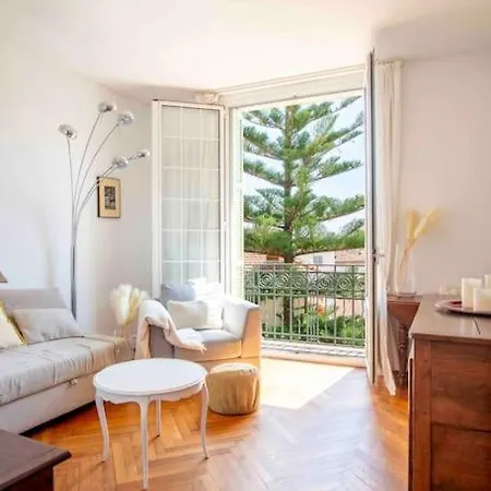 Belle Epoque Flat In